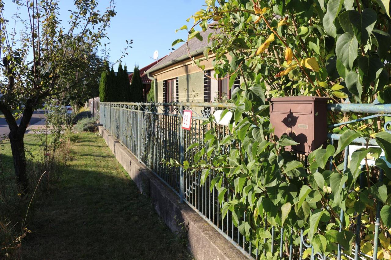 Vinyl House Strekov Exterior foto